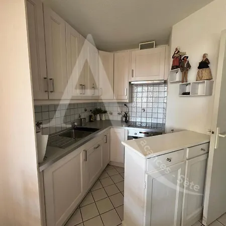 1 Chambres, Pkg, A Mi Chemin Entre Plages Et Centre Historique Apartament