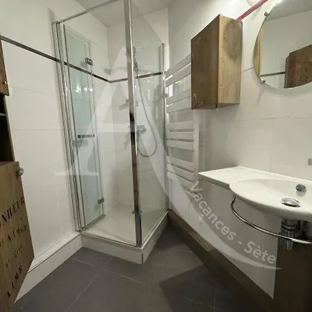 1 Chambres, Pkg, A Mi Chemin Entre Plages Et Centre Historique * Sete