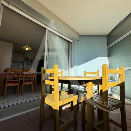 1 Chambres, Pkg, A Mi Chemin Entre Plages Et Centre Historique *